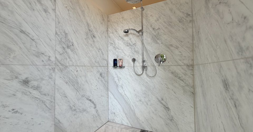 Elternsuite Dusche