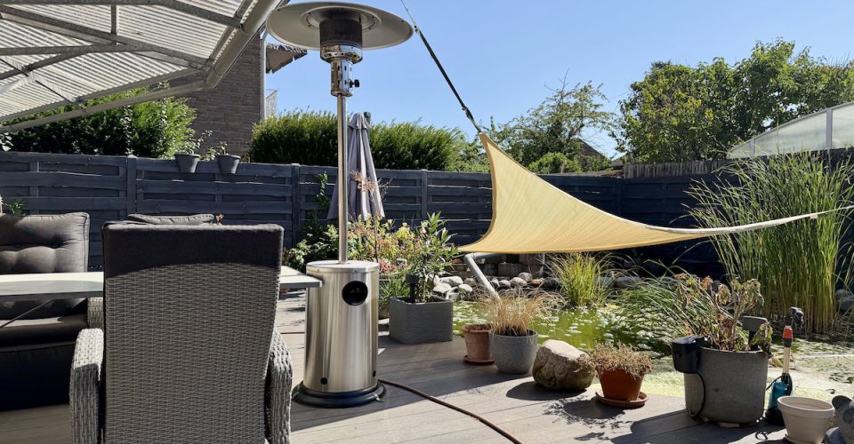 Terrasse mit Teich